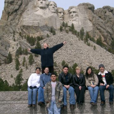 Neun hungrige Studenten und eine Pizza