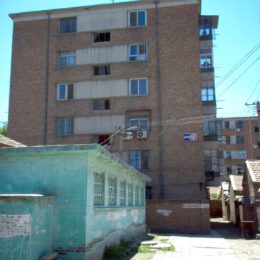 Kaffeeklatsch auf der öffentlichen Toilette