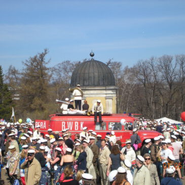 📖Vappu in Helsinki: Wo die Schwerkraft keinen Platz hat und das Chaos regiert