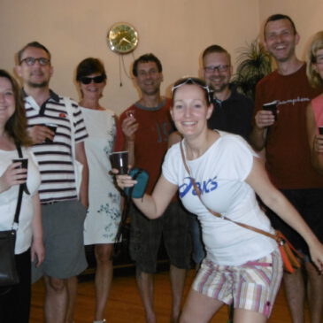 Sowjetcharme, China-Deko und ein US-Kühlschrank – Ein Wohnzimmer als Weltkarte